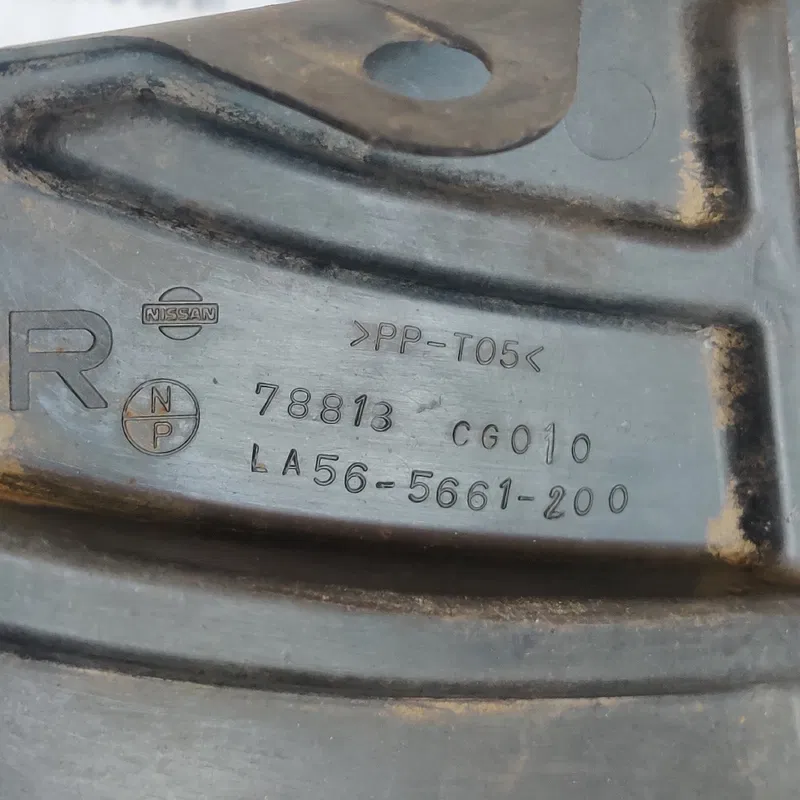 Накладка Infiniti FX35 (02-08) задня права OEM 78818cg010