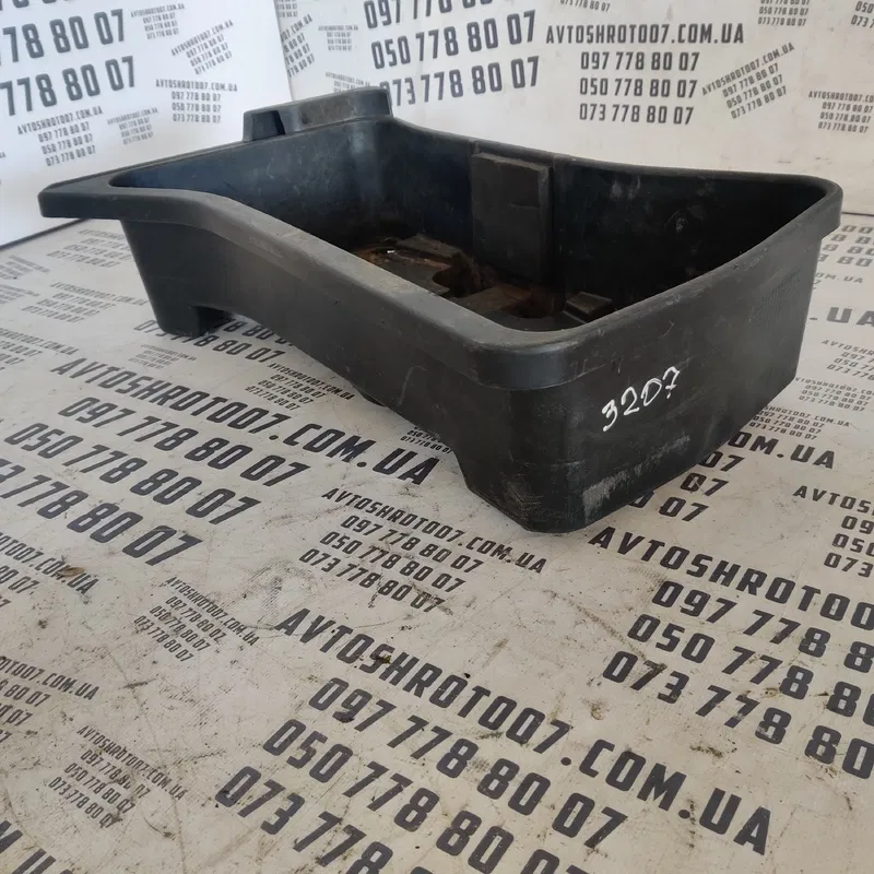 Накладка салону Geely MK права OEM 1018006065