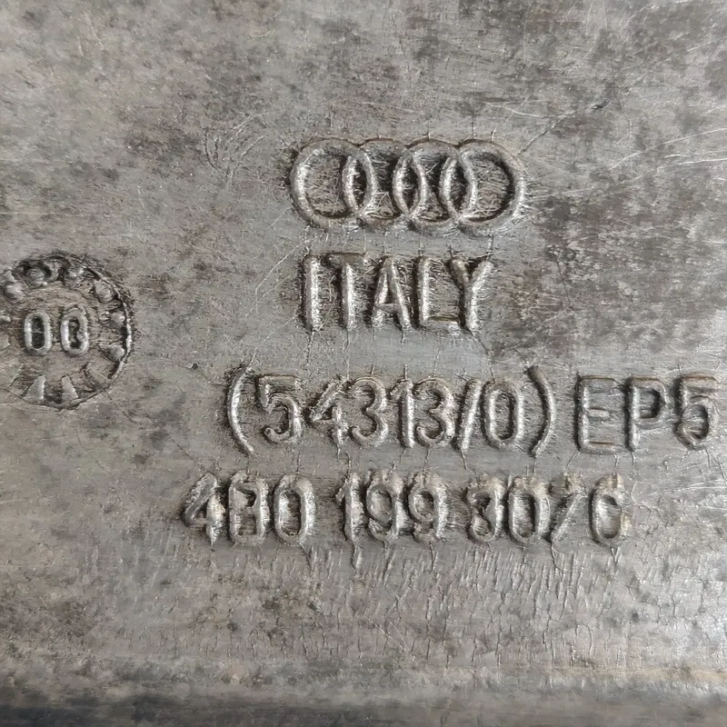 Кронштейн подушки двигуна Audi A4 B5 (94-01) ліва 4B0199307C