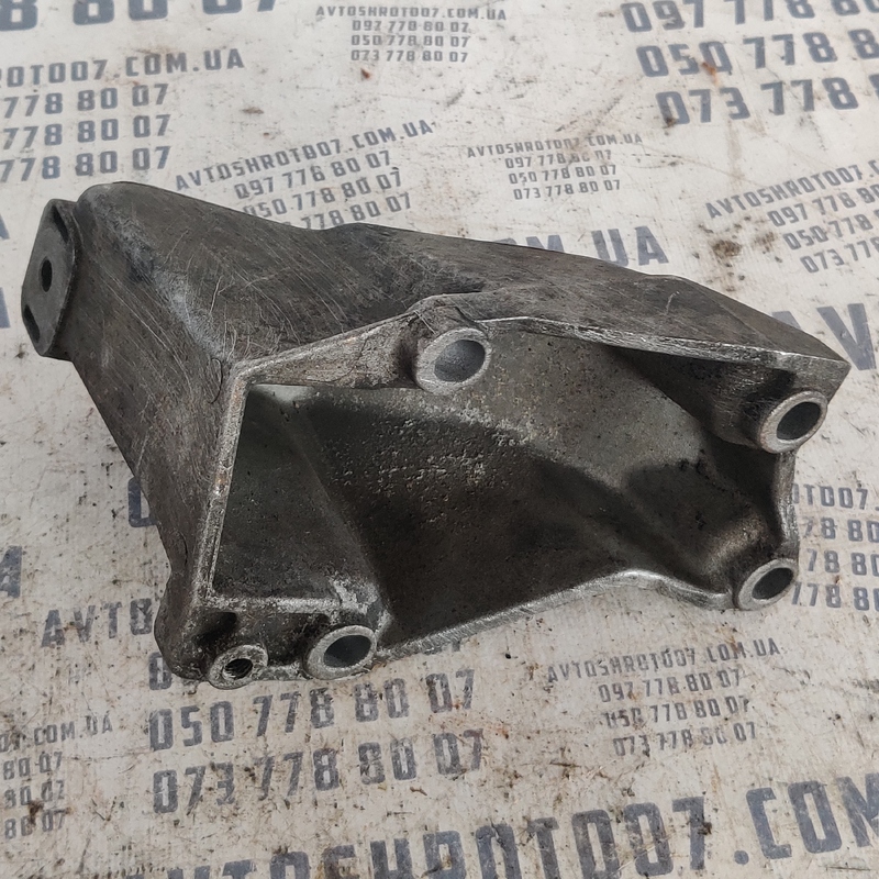 Кронштейн двигуна Audi A4 B5 (94-01) лівий OEM 8d0199307 фото 2