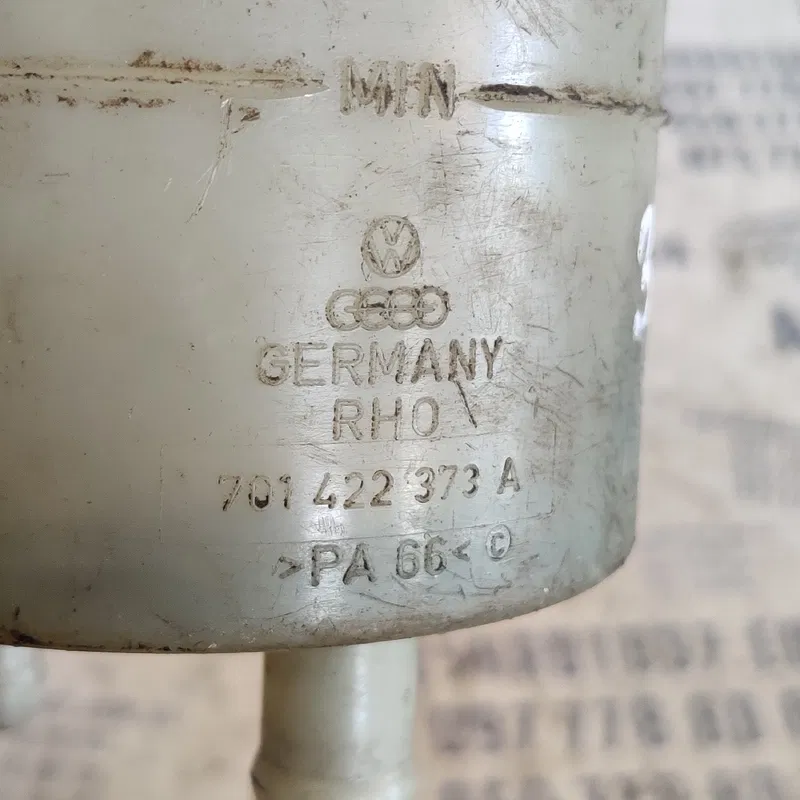 Бачок насосу ГУР Volkswagen T4 (90-03) OEM 701422373a