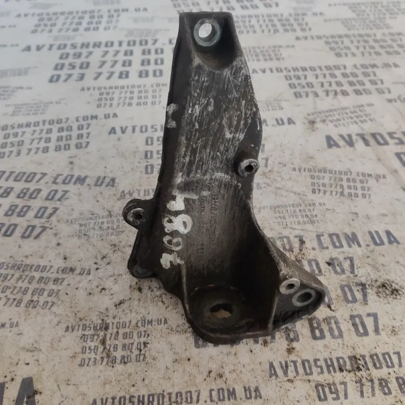 Кронштейн коробки передач Audi A6 C5 (97-05) OEM 8D0399114T