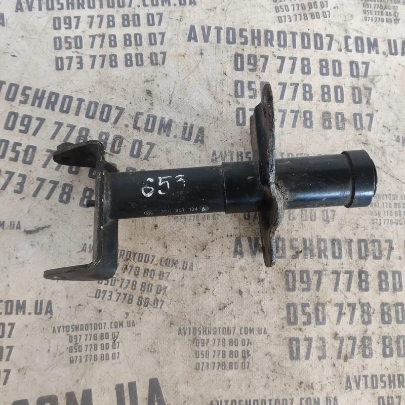 Кронштейн бампера Audi A4 B5 (94-01) перед. прав. 3b0807134
