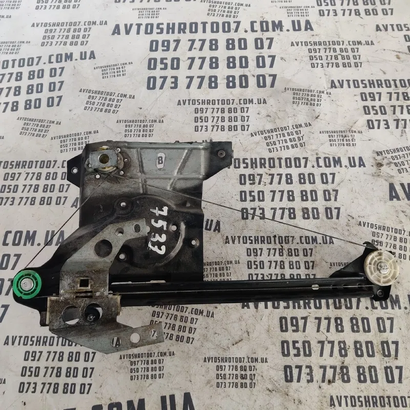Склопідіймач Audi A4 B5 (94-01) задній лівий 8D0839399A