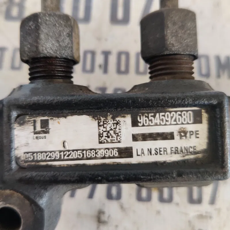 Паливна рейка Mazda 3 BK (03-09) OEM 9654592680