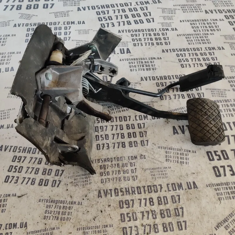 Блок педалей Audi A8 D2 (94-02) OEM 4D1723115D
