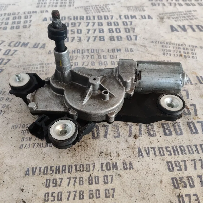 Мотор склоочисників Mazda 3 BK (03-09) задній OEM 390201588