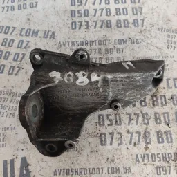 Кронштейн коробки передач Audi A6 C5 (97-05) OEM 8D0399114T