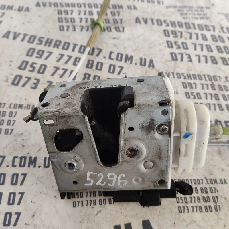 Замок дверей Audi A4 B5 (94-01) передній правий 8D1837016F