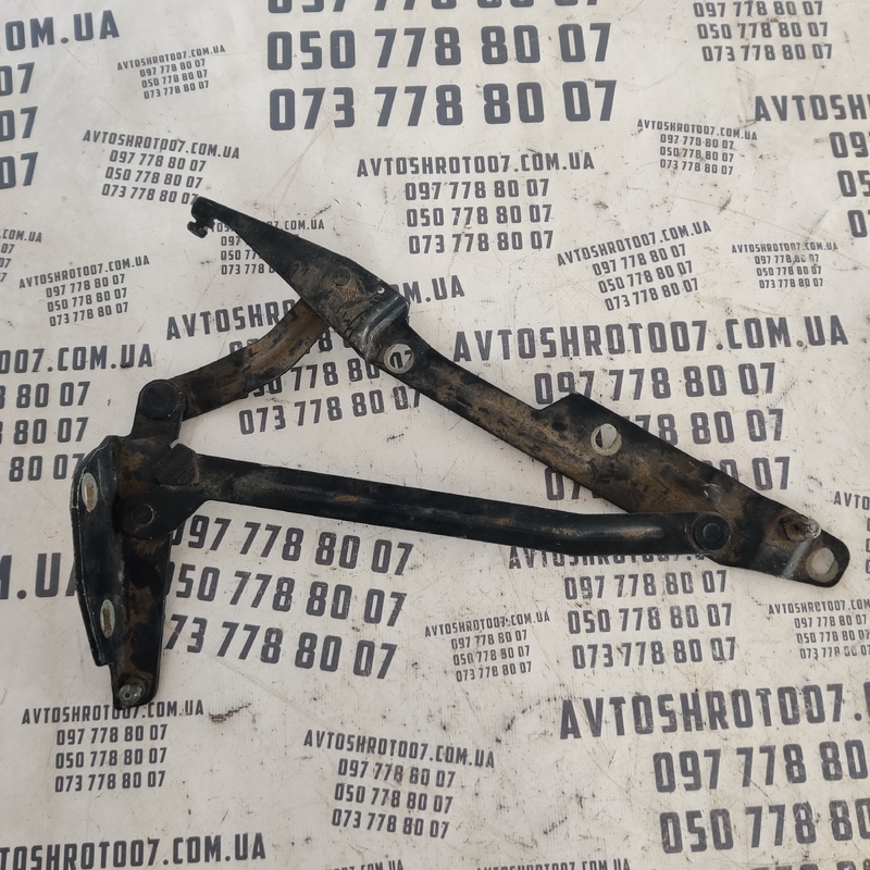 Петля капоту Audi A8 D2 (94-02) ліва OEM 4A5827499A