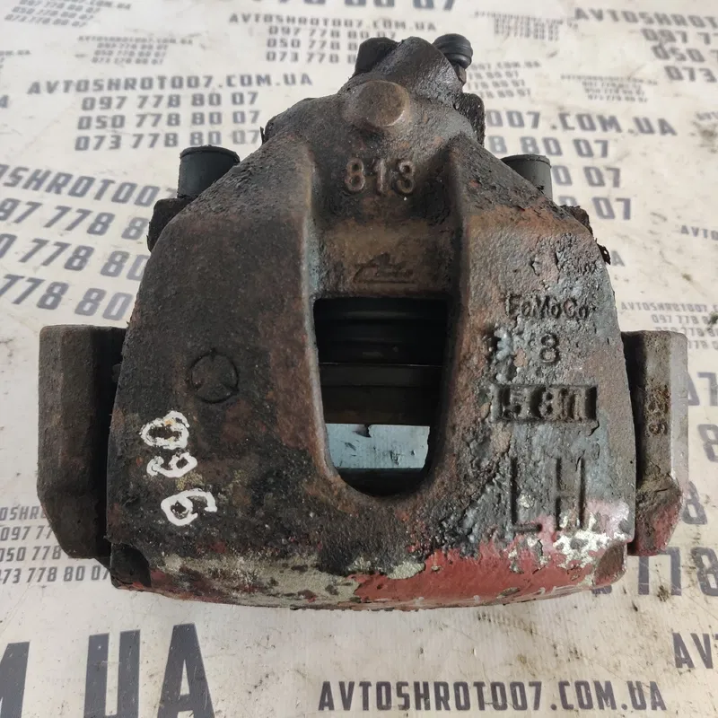 Тормозний супорт передній лівий Mazda 3 BK (03-09)
