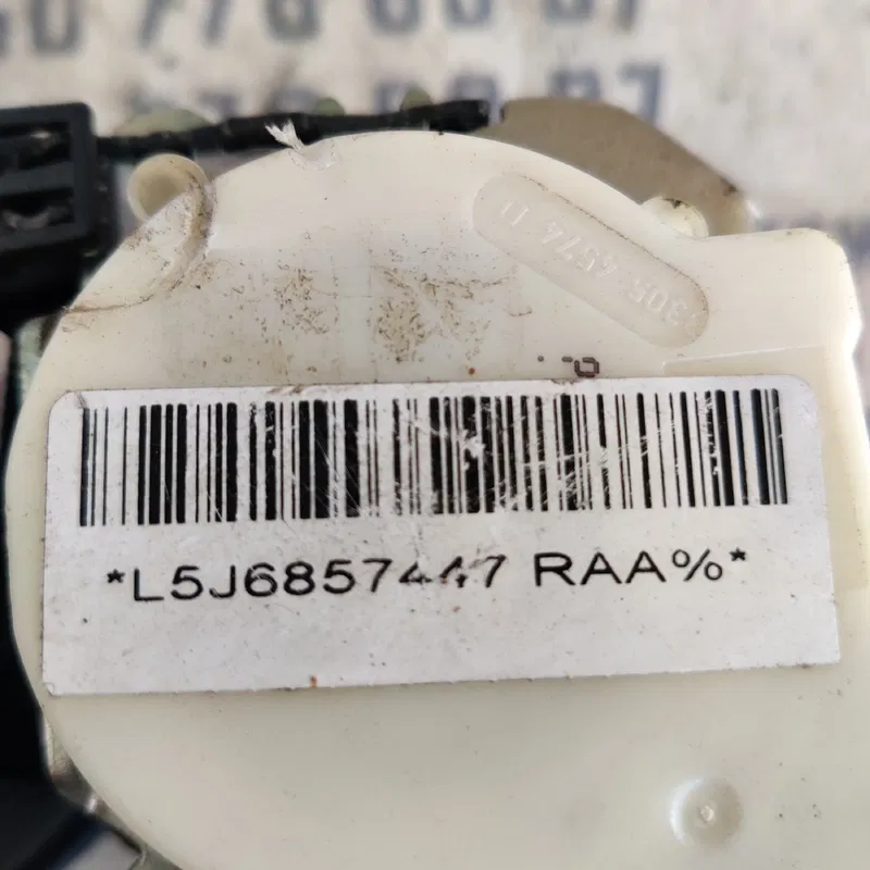Ремінь безпеки Skoda Fabia 2 (07-14) задній лів 5J6857447RAA