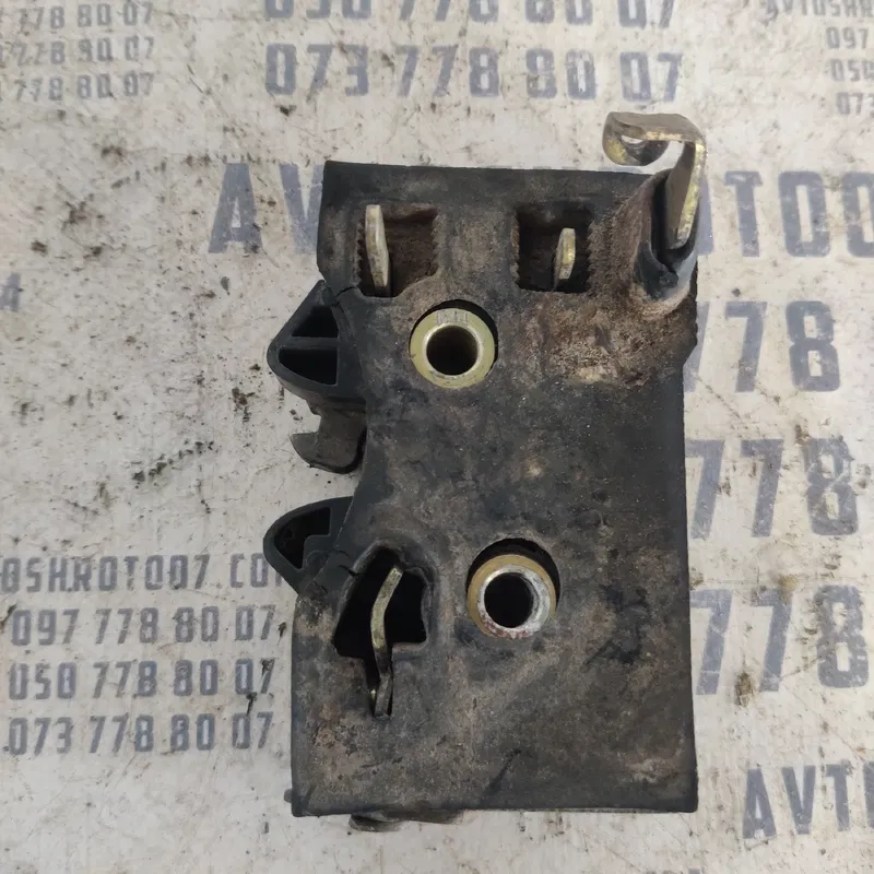 Замок дверей Audi 80 B3 (86-91) задня ліва OEM 893839015c