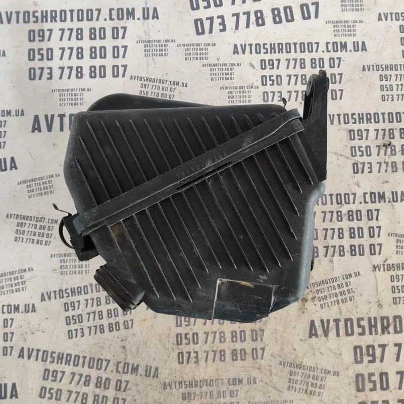 Корпус повітряного фільтра Hyundai Santa Fe 12-18 281102p300