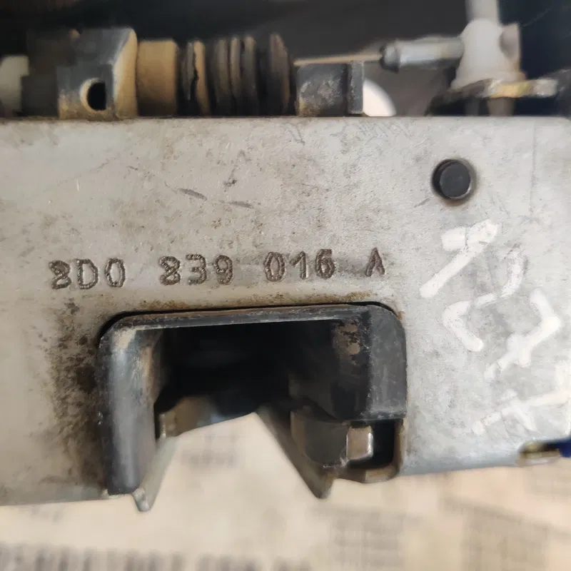 Замок дверей Audi A4 B5 (94-01) задня права OEM 8D0839016A