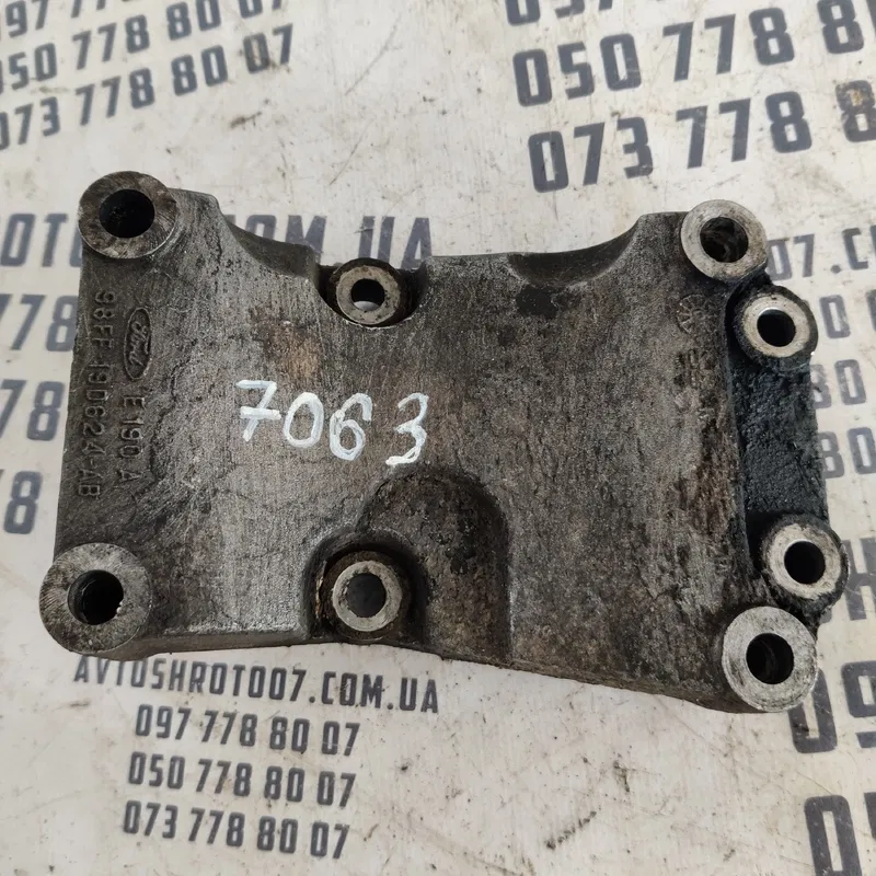 Кронштейн компресора Ford Transit OEM 98ff19d624ab