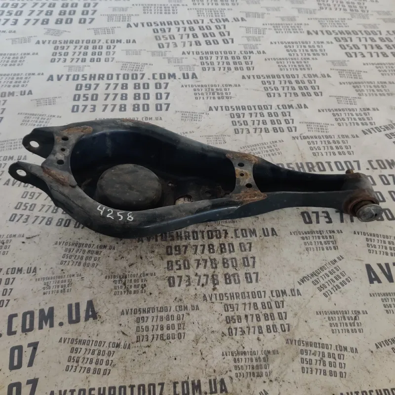 Ричаг підвіски Lexus RX 350 (08-15) задня нижня OEM 150728BQ