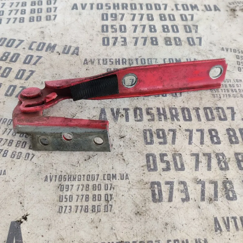Петля капоту Audi A4 B5 ліва OEM 3b0823301