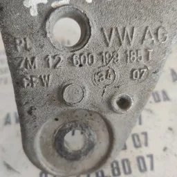 Кронштейн подушки двигуна VW Polo Права OEM 600199185T фото 3
