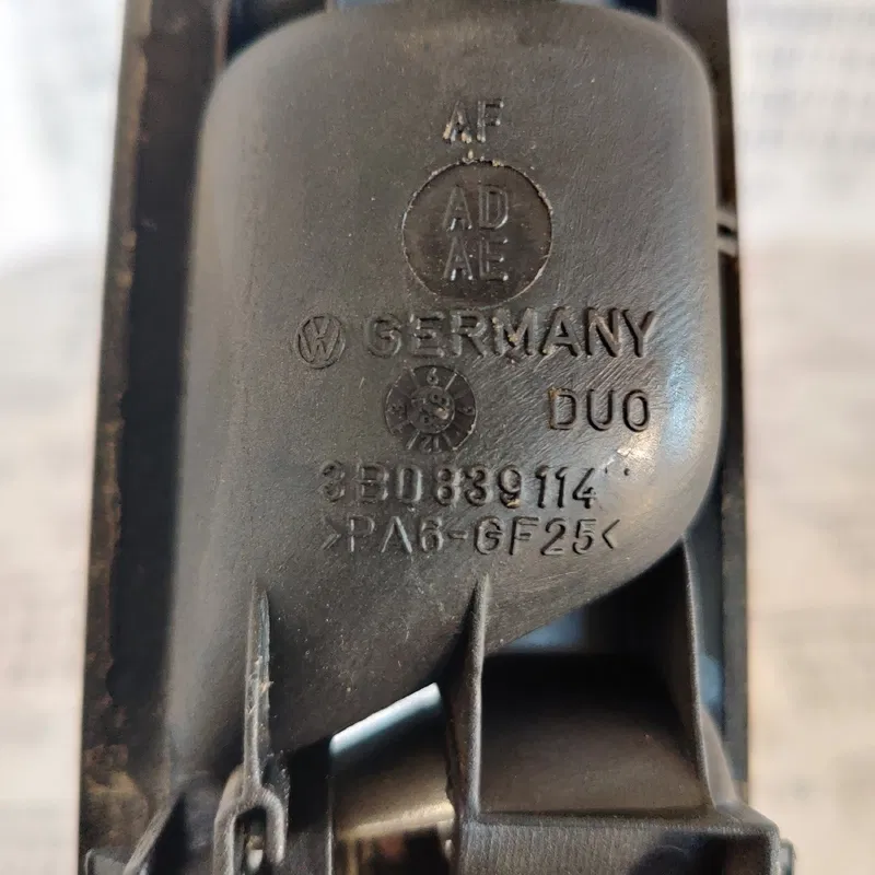 Ручка внутрішня VW Golf 4 (97-05) задня права OEM 3b0839114