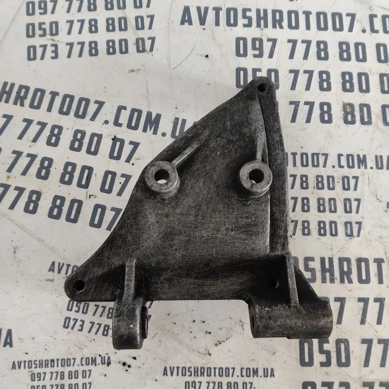 Кронштейн компресора VW Passat B5 (96-05) OEM 059260885F