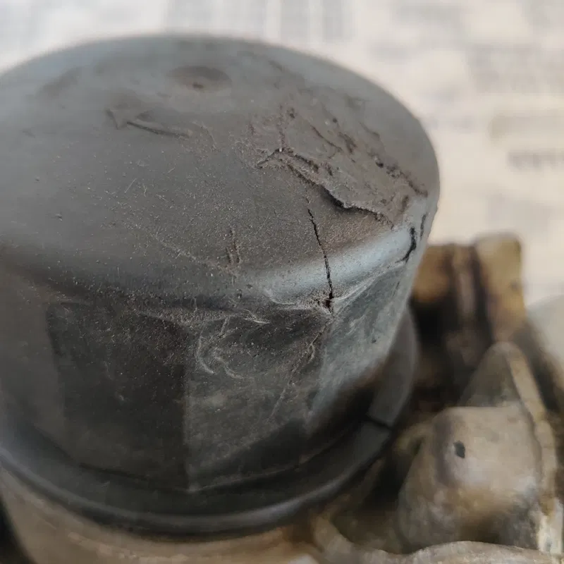 Корпус масляного фільтра Mercedes W221 (05-13) a2721800410