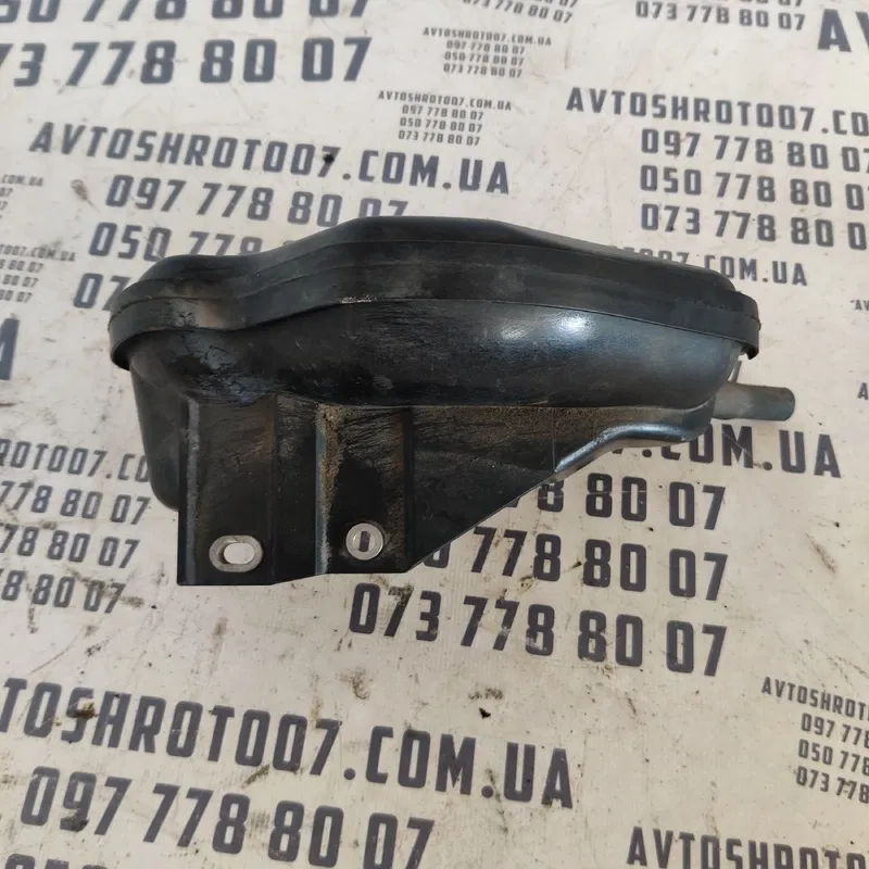 Вакуумний резервуар Audi A4 B5 (94-01) 8D0131541B