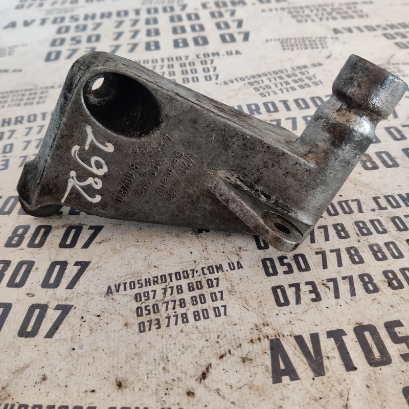 Кронштейн подушки двигуна Audi A6 C4 (94-97) OEM 4a0199343