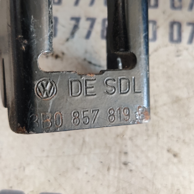 Ремінь безпеки Volkswagen Passat B5 передній OEM 3b0857819b