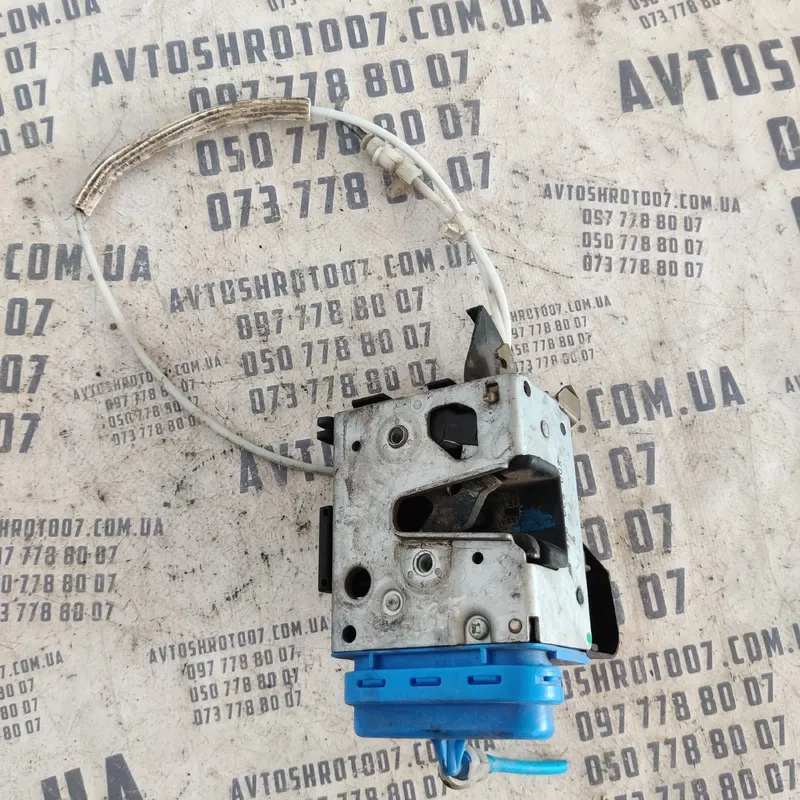 Замок дверей Audi A4 B5 (94-01) задня права OEM 8d0839016a