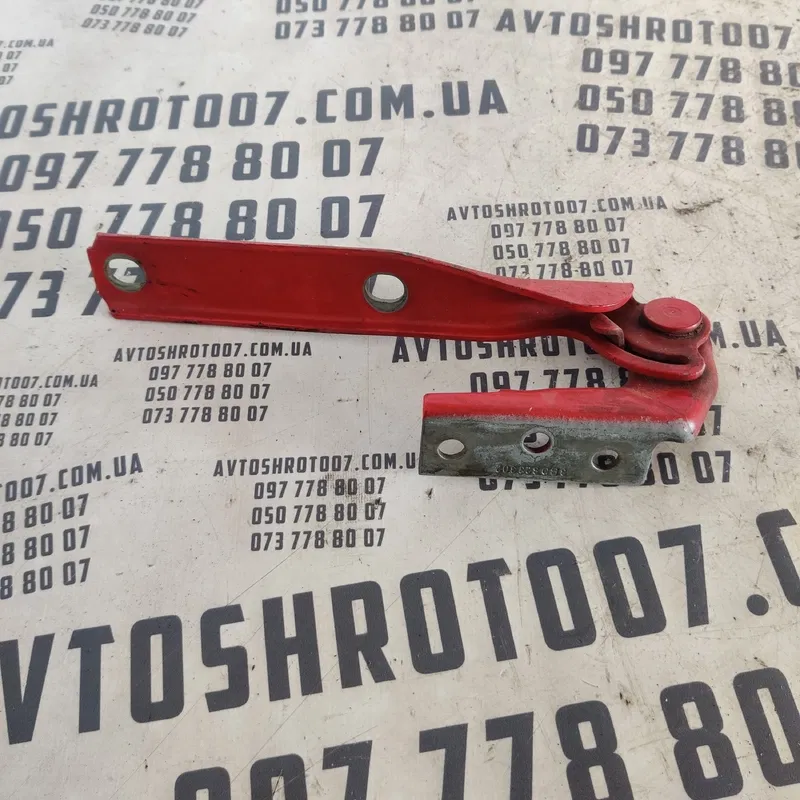 Петля капоту VW Passat B5 (96-05) права OEM 3b0823302