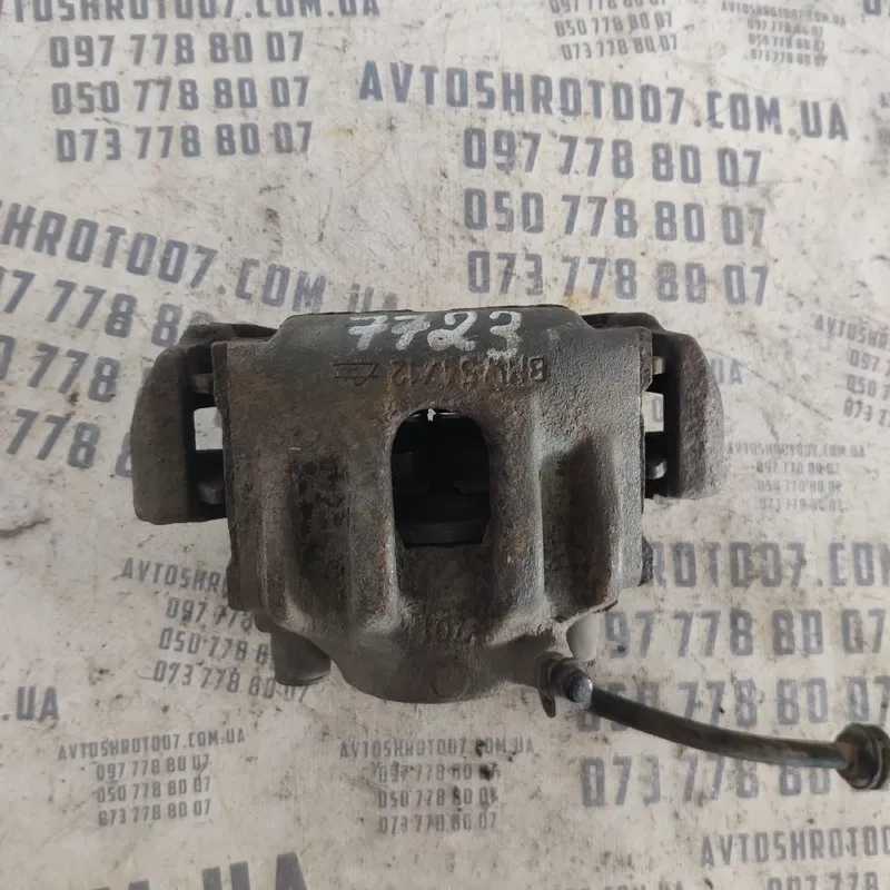 Супорт передній лівий BMW 320 E46 (98-05) OEM bmw54412