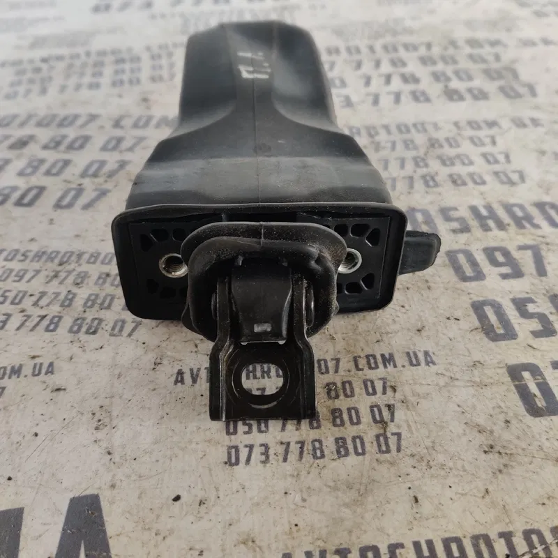 Обмежувач дверей VW Passat B8 USA (11-19) зад.пр. 561837267