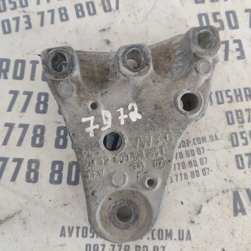 Кронштейн подушки двигуна VW Polo Права OEM 600199185T