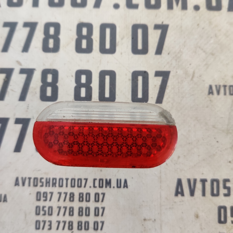Ліхтар салону Skoda Octavia Tour 96-10 правий OEM 1j0947411