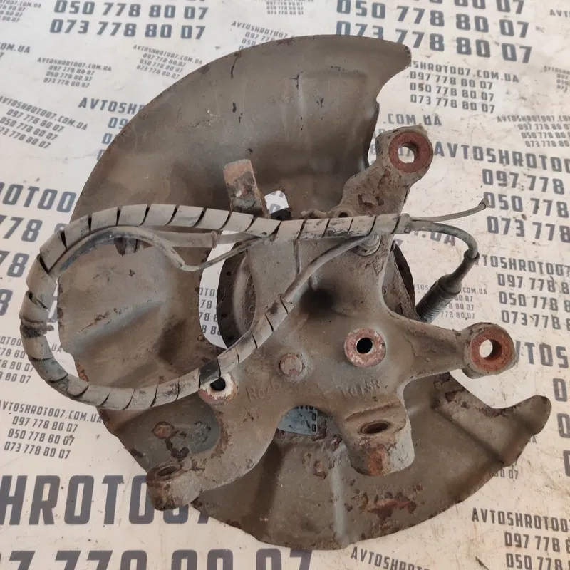 Поворотний кулак перед. правий BMW 320 E46 (98-05) OEM r07g