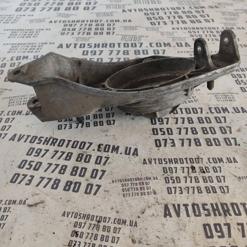 Опора амортизатора Audi A8 D2 OEM 923f1