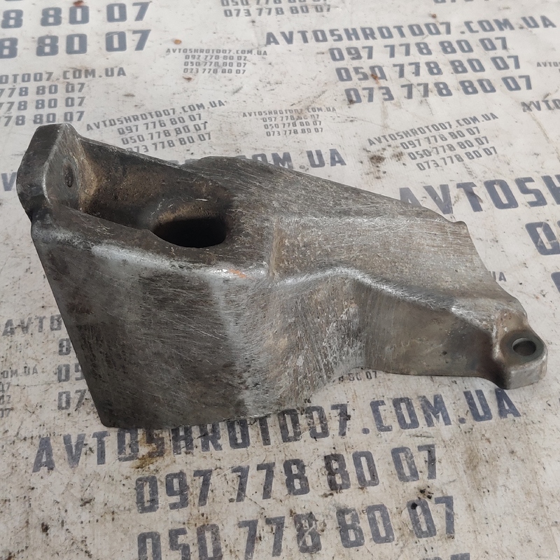 Кронштейн двигуна VW Passat B5 (96-05) лівий OEM 8D0199307J фото 2