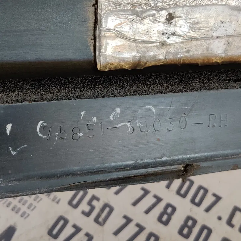Накладка зовнішня Lexus LS 430 (00-06) права OEM 7585150030