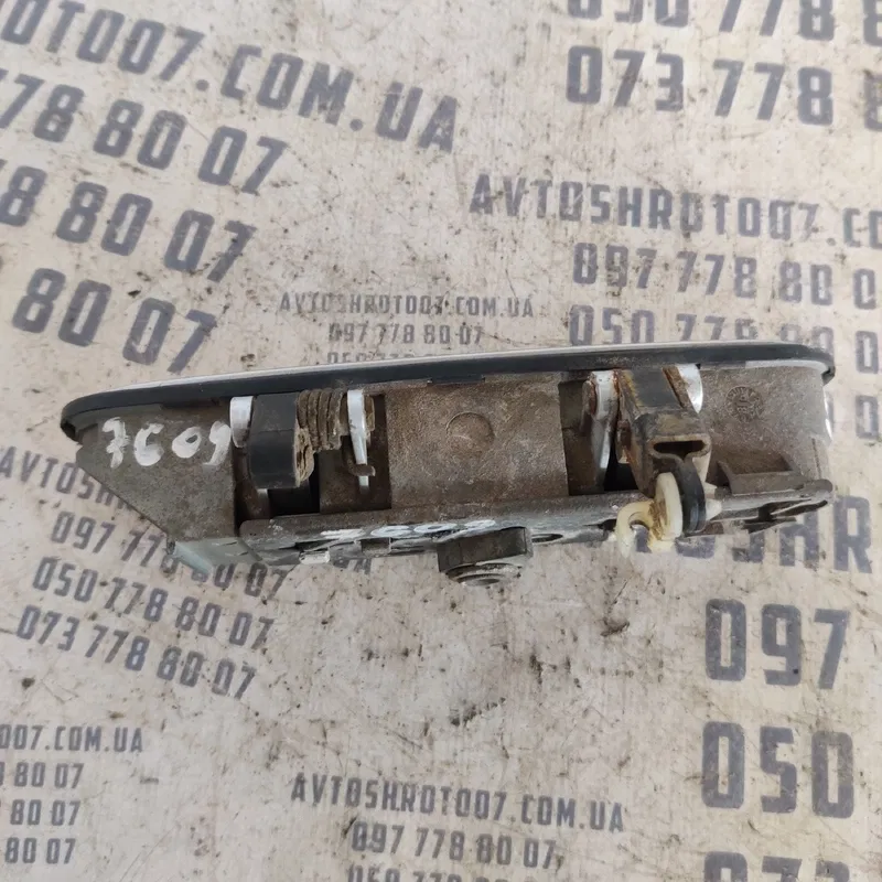 Ручка зовнішня Audi A6 C5 (97-05) перед. права OEM 4b2837886