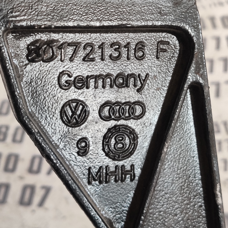 Педаль щеплення Volkswagen Passat B5 (96-05) OEM 8D1721316F