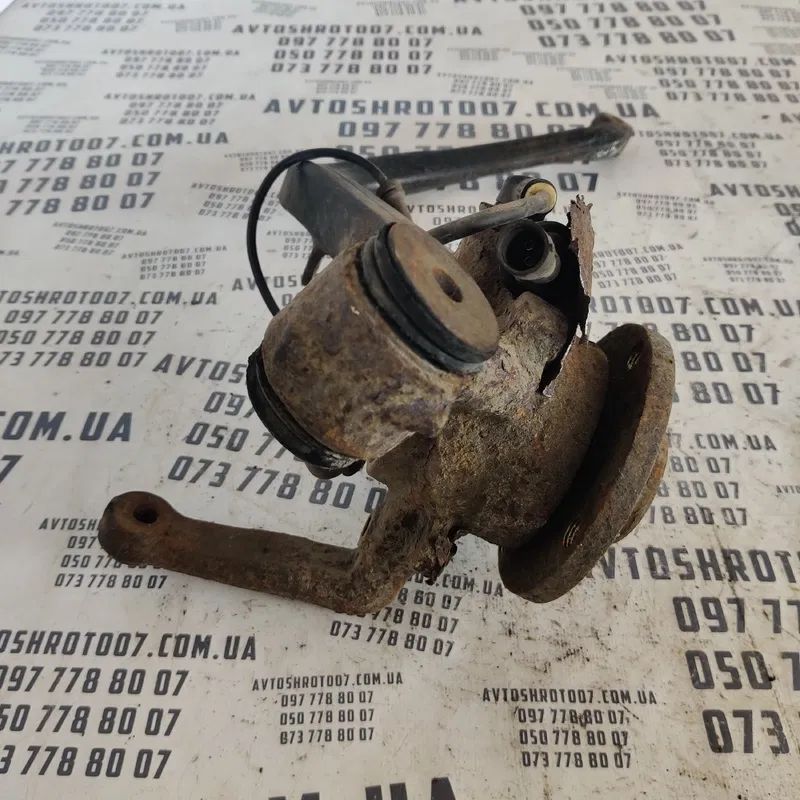 Цапфа задня ліва VW Passat B5 (96-05) OEM 8A0505435CD