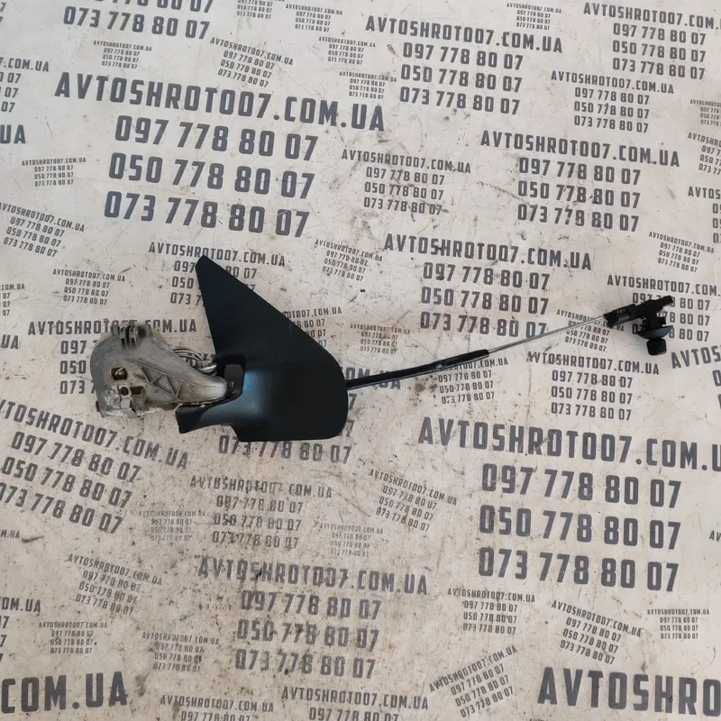 Кронштейн дзеркала VW Golf 4 (97-06) права OEM 057276