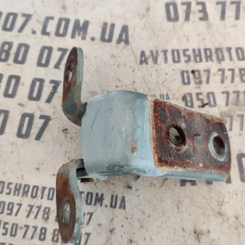 Дверна завіса Geely MK (06-15) 1.5 бенз зад ліва OEM A045938