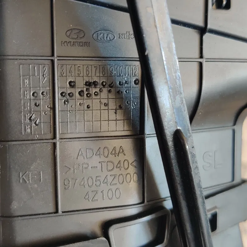 Дефлектор Hyundai Santa Fe 12-18 2.4 GDi OEM 974054z000