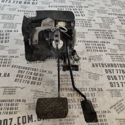Блок педалей Audi A8 D2 (94-02) OEM 4D1723115D