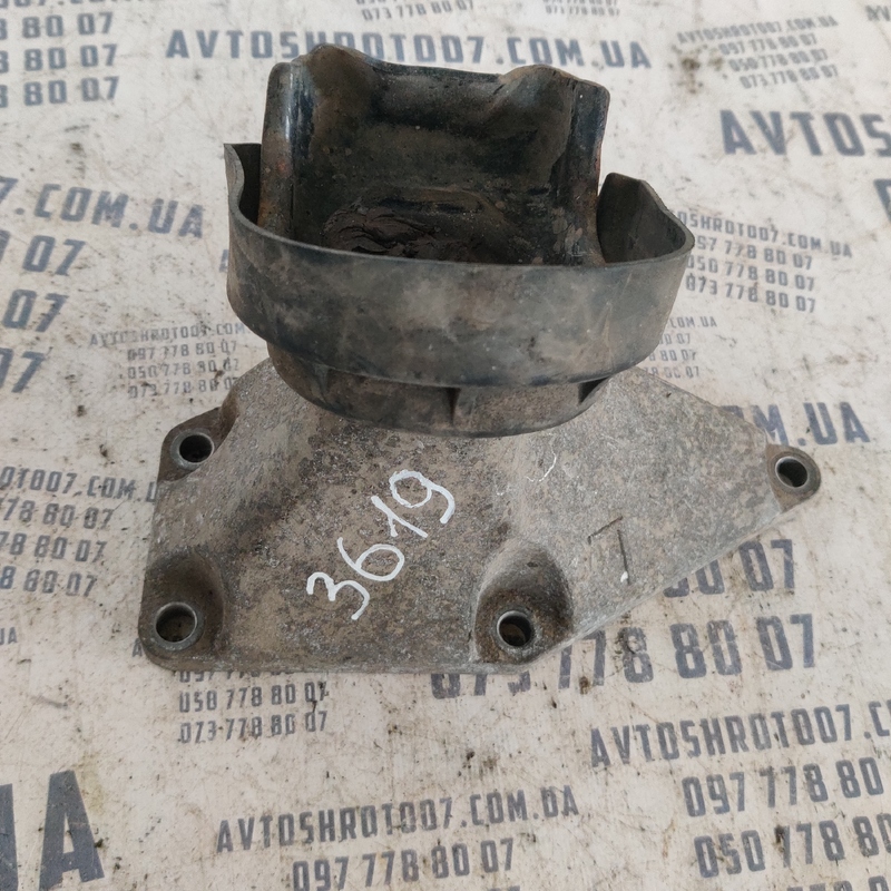 Кронштейн двигуна Lexus LS 430 (00-06) 4.3 1239150050