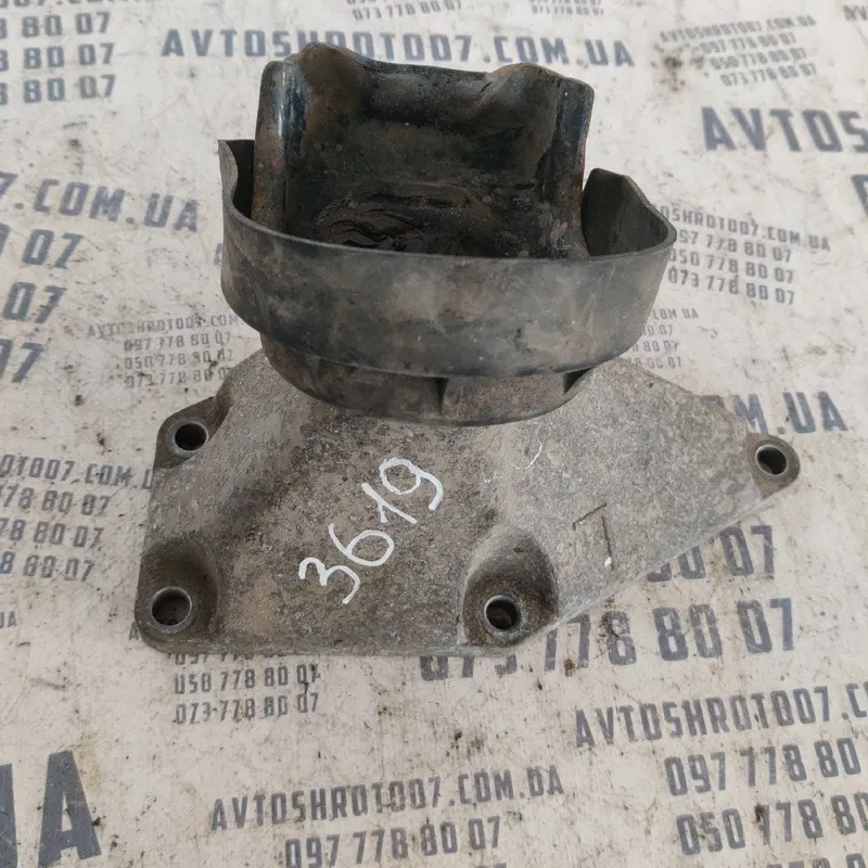 Кронштейн двигуна Lexus LS 430 (00-06) 4.3 1239150050
