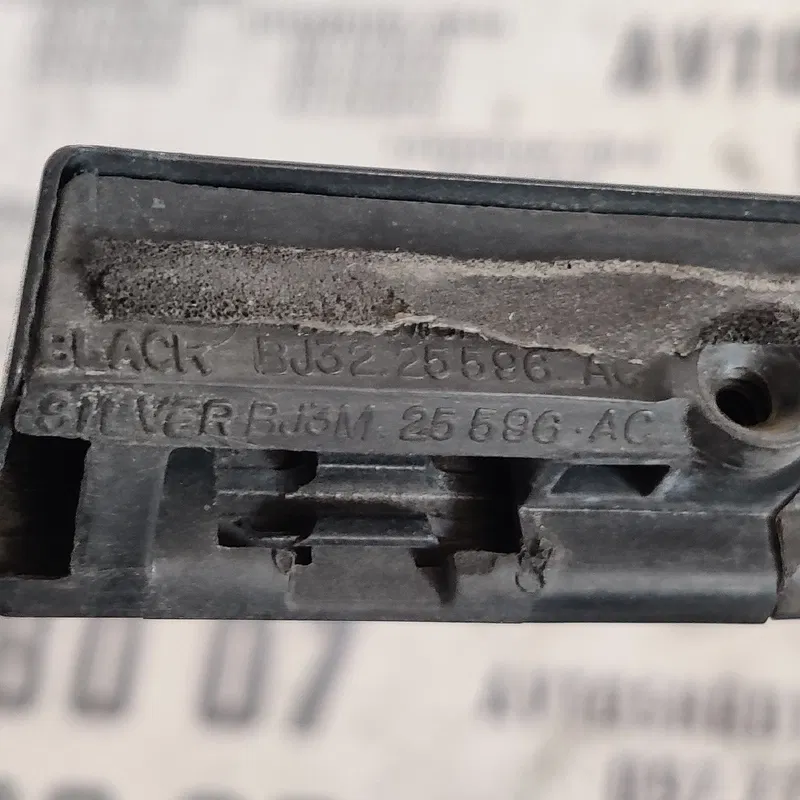 Дверна накладка Range Rover Evoque задня права OEM bj3225596