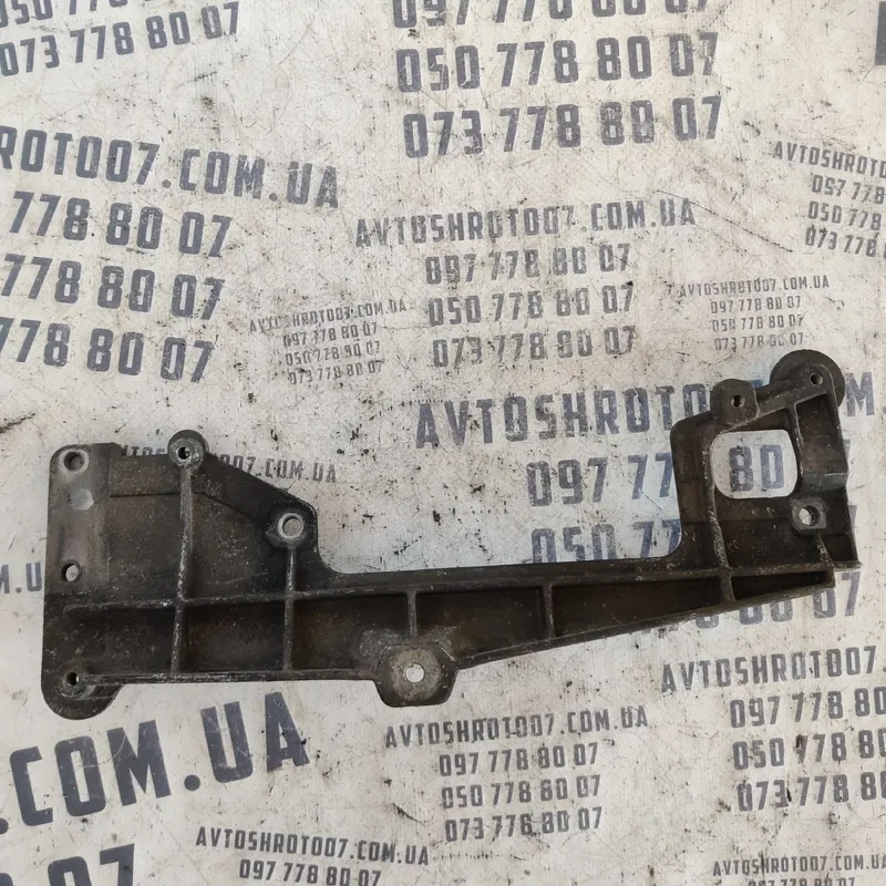 Кронштейн двигуна Skoda Octavia A5 (04-13) 2.0 TDI 03g131159